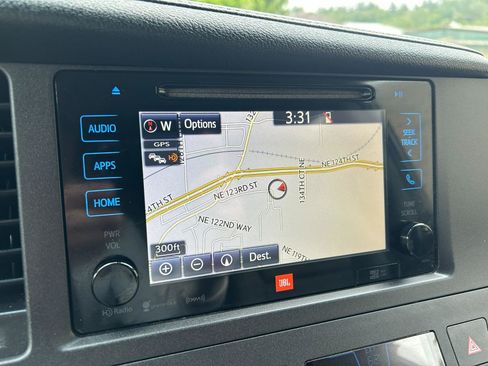 Used 2017 Toyota Sienna Limited Premium AWD/4WD image 9