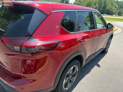 Used 2025 Nissan Rogue SV AWD/4WD image 5