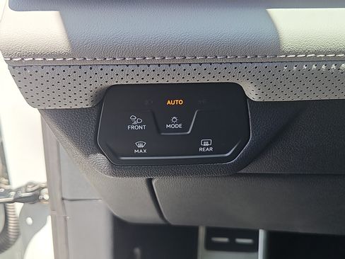 New 2026 Volkswagen Atlas Peak Edition AWD/4WD image 10