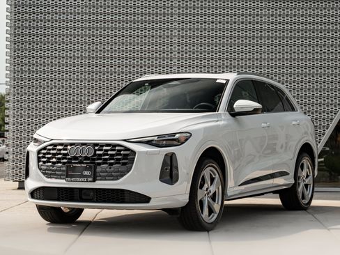 Certified 2025 Audi Q5 Premium w/ Premium Plus AWD/4WD image 7