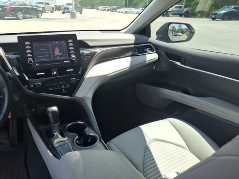 Used 2023 Toyota Camry SE FWD image 11