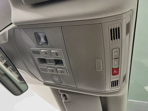 Used 2025 Volkswagen Jetta SEL FWD image 14
