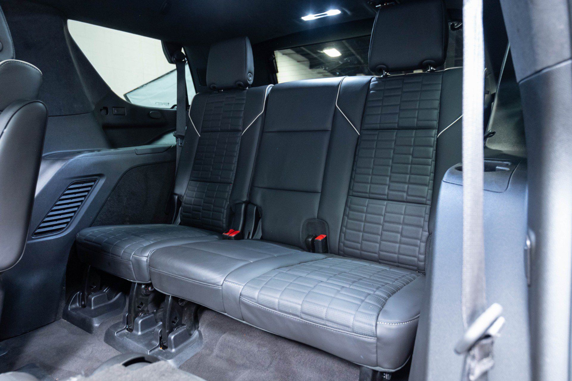 Used 2024 Cadillac Escalade Premium Luxury Platinum AWD/4WD image 27