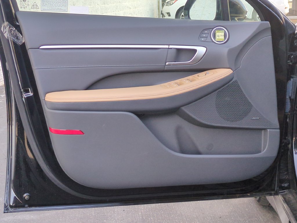 Used 2025 Hyundai Sonata Limited FWD image 15