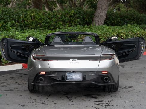 Used 2019 Aston Martin DB11 Volante image 8