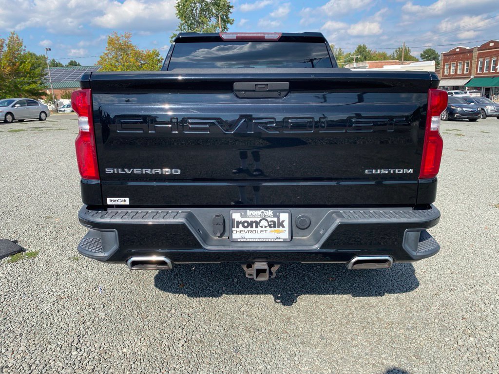 Used 2020 Chevrolet Silverado 1500 Custom w/ Custom Value Package RWD image 4