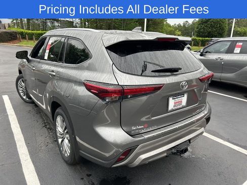New 2026 Toyota Highlander Platinum AWD/4WD image 16