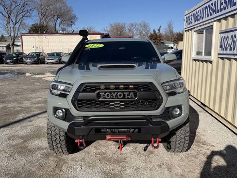 Used 2022 Toyota Tacoma 4x4 Double Cab image 2