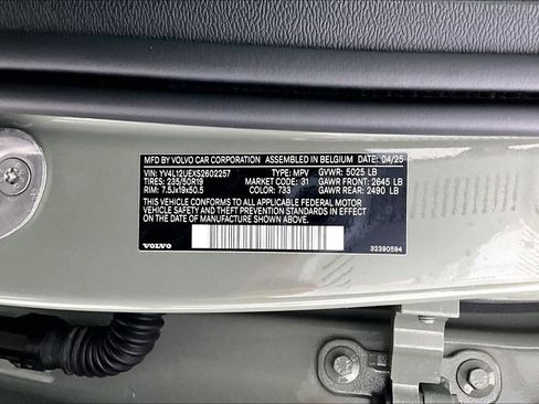 Certified 2025 Volvo XC40 B5 Plus AWD/4WD image 44