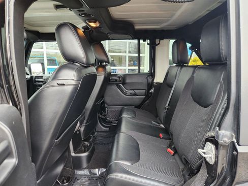 Used 2017 Jeep Wrangler Unlimited Sahara AWD/4WD image 45