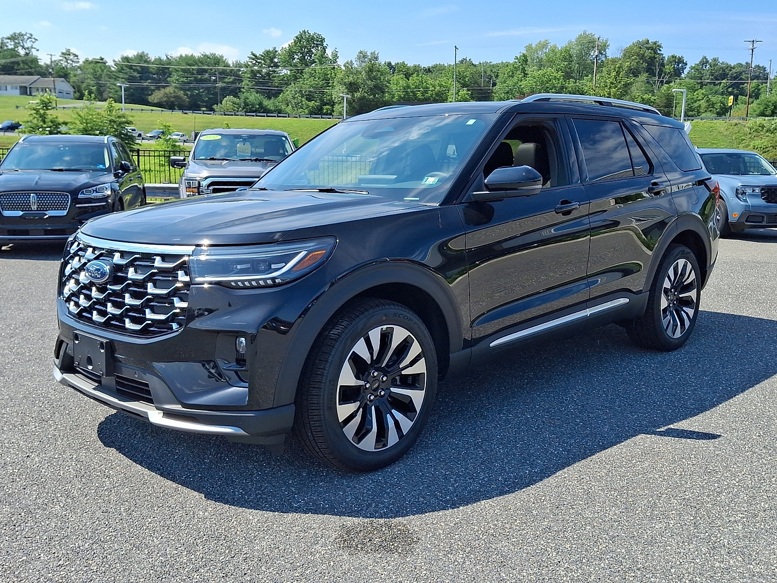 New 2026 Ford Explorer Platinum w/ LUX Leather Package AWD/4WD image 2