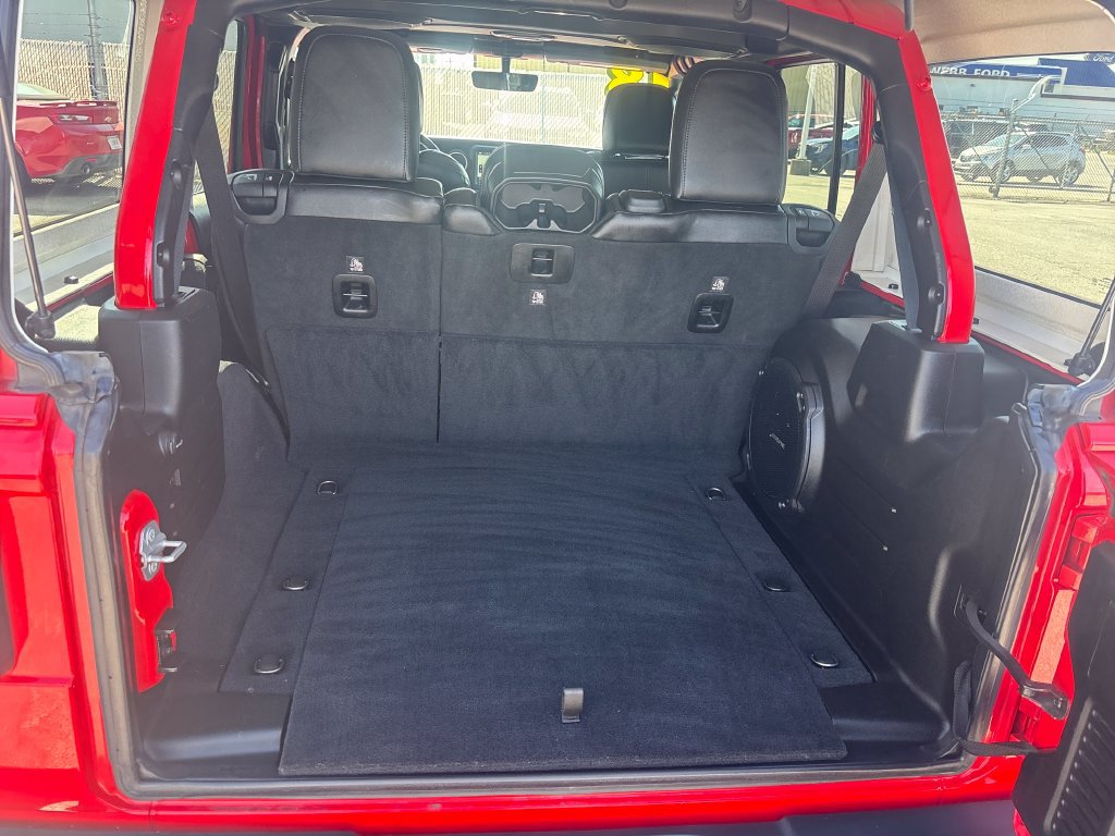 Used 2018 Jeep Wrangler Unlimited Sahara AWD/4WD image 30
