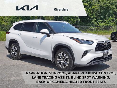 Used 2023 Toyota Highlander XLE AWD/4WD image 1