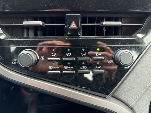 Used 2021 Toyota Camry LE image 28