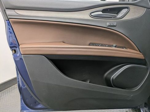 Used 2021 Alfa Romeo Stelvio Ti w/ Nero Edizione image 8