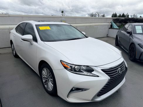 Used 2016 Lexus ES 350 w/ Accessory Package image 4