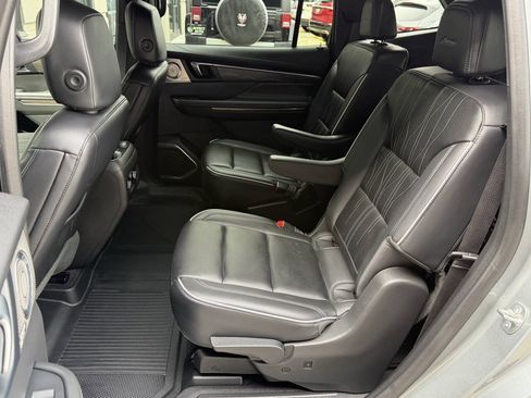 Used 2025 Buick Enclave Avenir w/ Trailering Package, 5000 lbs. AWD/4WD image 18