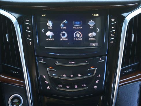 Used 2017 Cadillac Escalade Luxury image 15