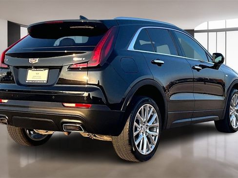 Used 2023 Cadillac XT4 Luxury w/ Cold Weather Package image 2