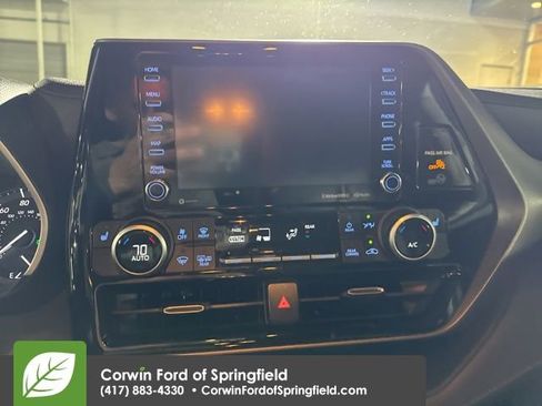 Used 2020 Toyota Highlander XLE image 11