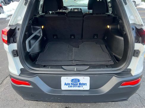 Used 2017 Jeep Cherokee Sport image 15