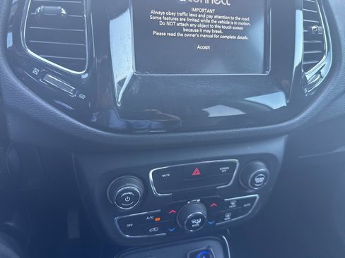 Used 2020 Jeep Compass Latitude image 13