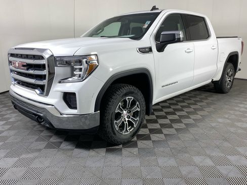 Used 2022 GMC Sierra 1500 SLE image 2