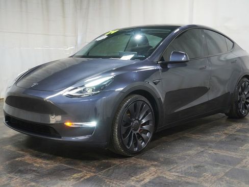 Used 2024 Tesla Model Y Performance image 2