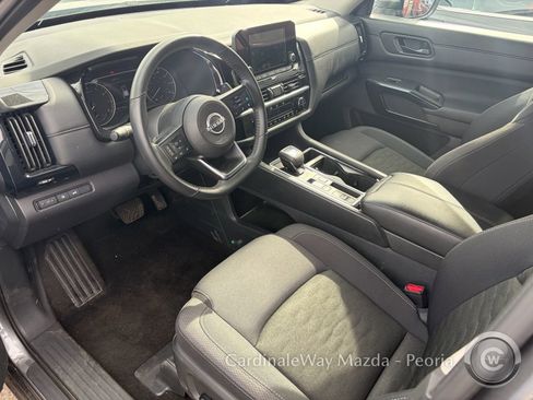 Used 2025 Nissan Pathfinder SV image 13