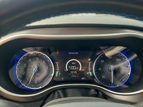 Used 2021 Chrysler Pacifica Touring-L FWD image 30