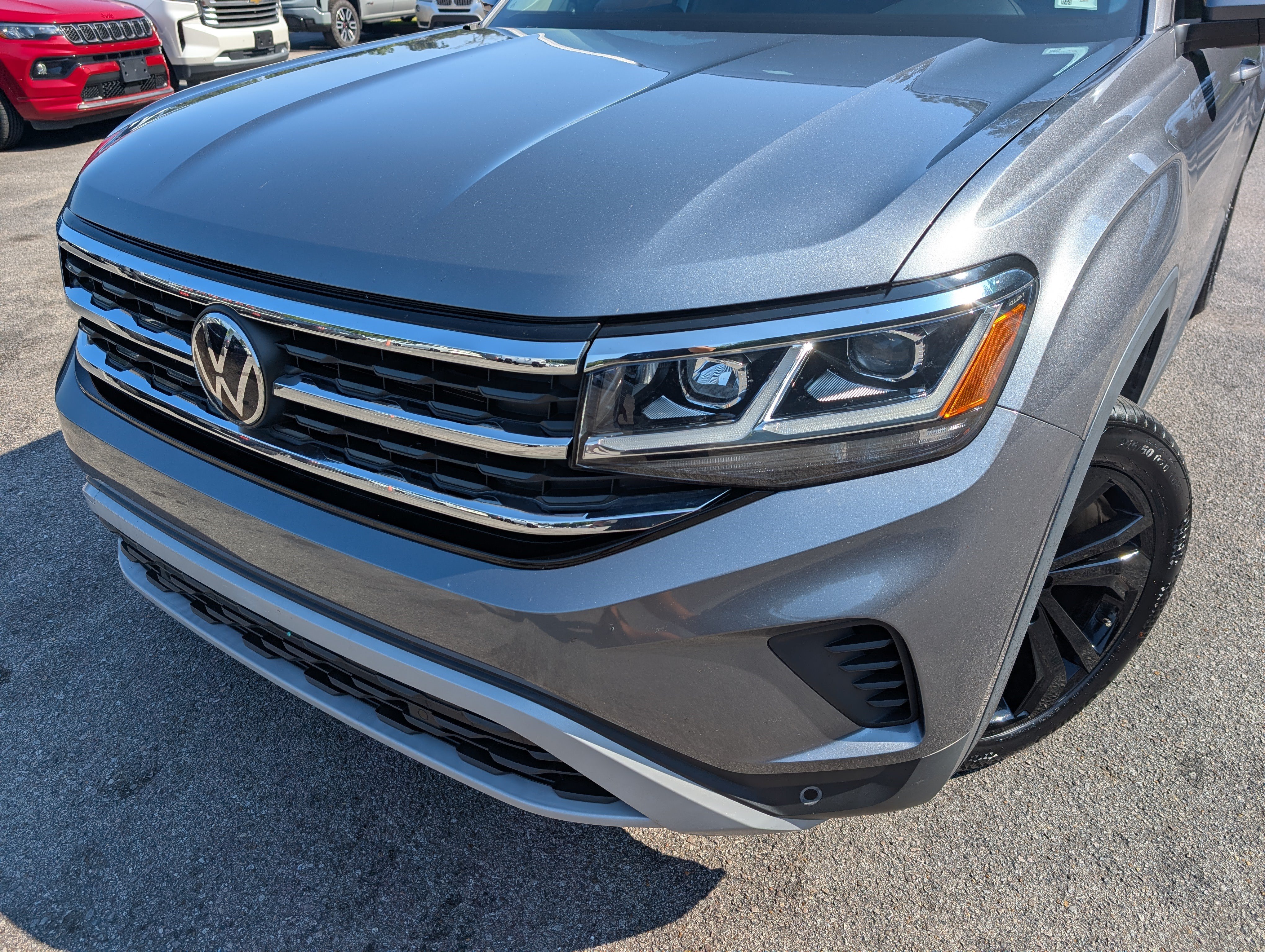 Used 2023 Volkswagen Atlas SE w/ Black Wheel Package FWD image 13