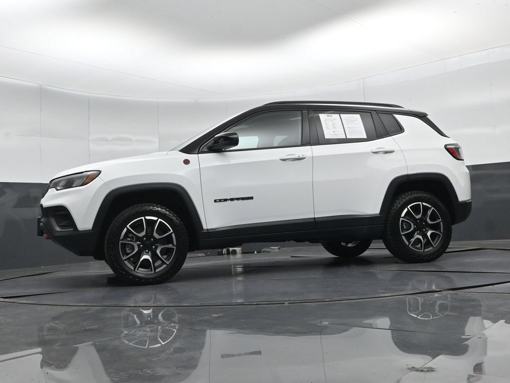 Used 2024 Jeep Compass Trailhawk AWD/4WD image 39