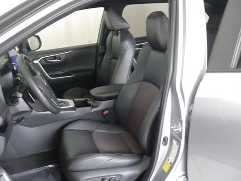 Used 2024 Toyota RAV4 XSE w/ Weather Package AWD/4WD image 8