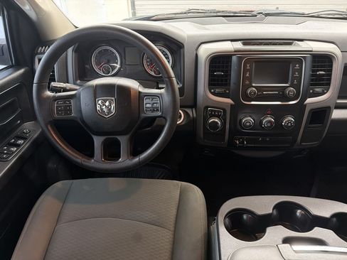 Used 2017 RAM 1500 Express RWD image 27