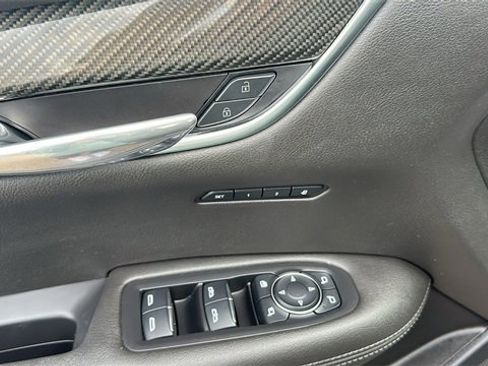 Used 2022 Cadillac XT6 Sport image 14