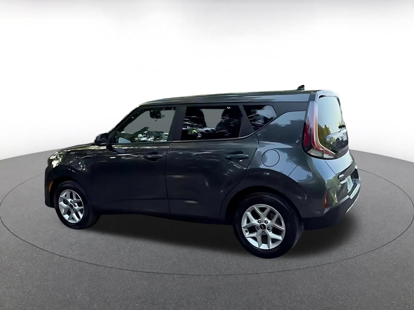 Used 2025 Kia Soul LX w/ LX Technology Package FWD image 14