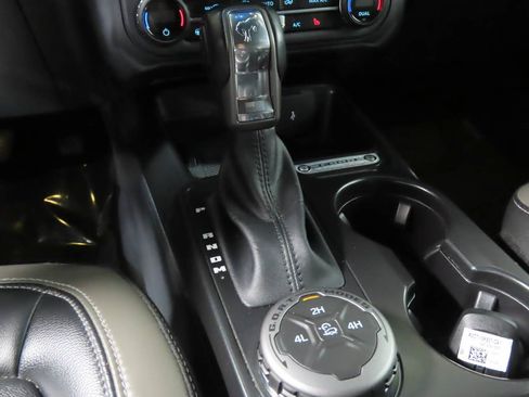 Used 2025 Ford Bronco Outer Banks AWD/4WD image 9
