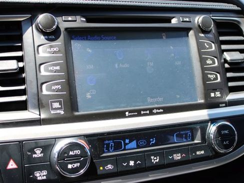 Used 2019 Toyota Highlander Limited AWD/4WD image 24