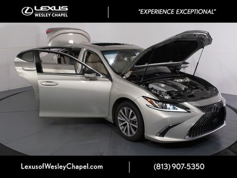 Used 2020 Lexus ES 300h w/ Premium Package FWD image 12