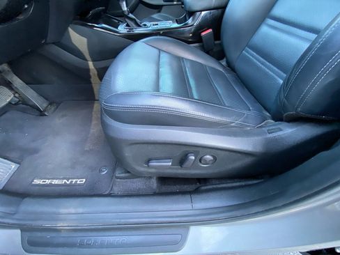 Used 2019 Kia Sorento EX image 34