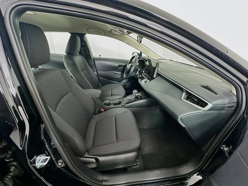 Used 2025 Toyota Corolla LE image 28