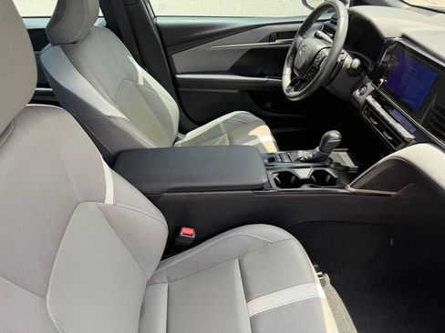 Used 2025 Toyota Camry SE FWD image 14