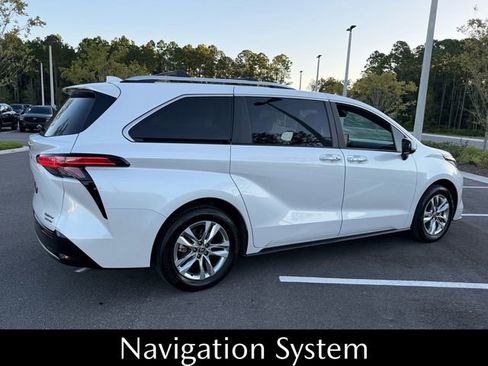 Used 2023 Toyota Sienna Limited image 13