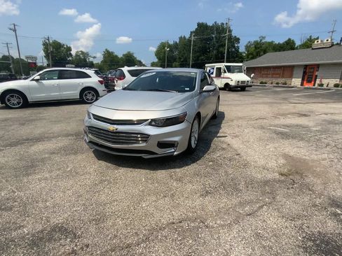 Used 2018 Chevrolet Malibu LT FWD image 4