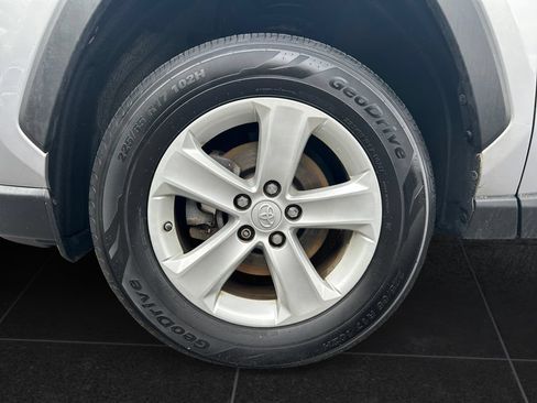 Used 2022 Toyota RAV4 LE AWD/4WD image 9