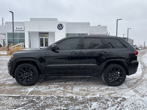 Used 2020 Jeep Grand Cherokee Altitude image 2