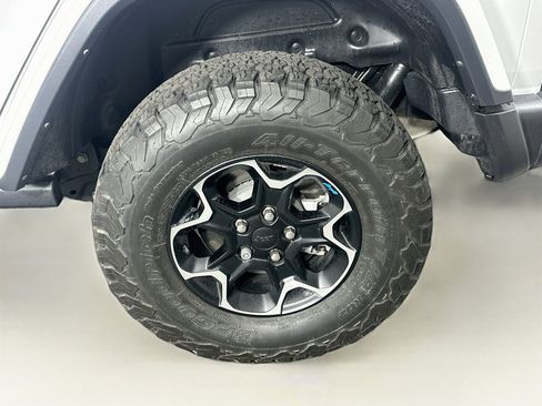 Used 2022 Jeep Wrangler Unlimited Rubicon 4xe AWD/4WD image 11