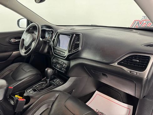 Used 2021 Jeep Cherokee Latitude Lux w/ Comfort/Convenience Group image 12