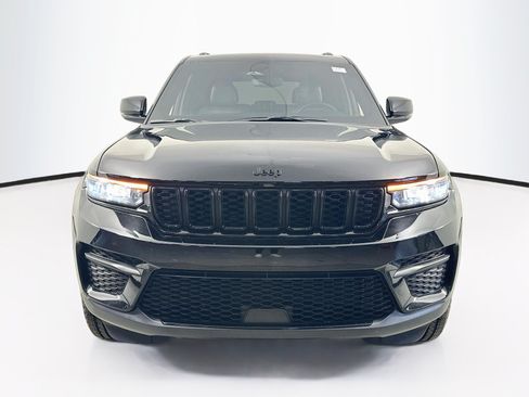 Used 2023 Jeep Grand Cherokee Altitude AWD/4WD image 2