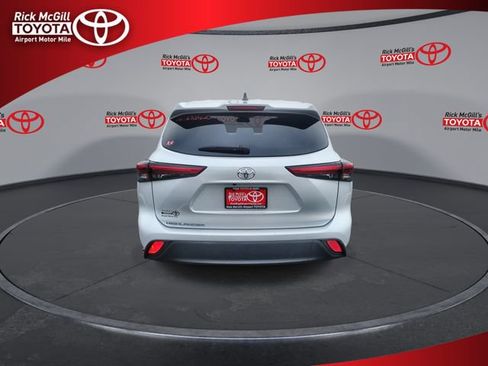 Used 2023 Toyota Highlander L FWD image 7